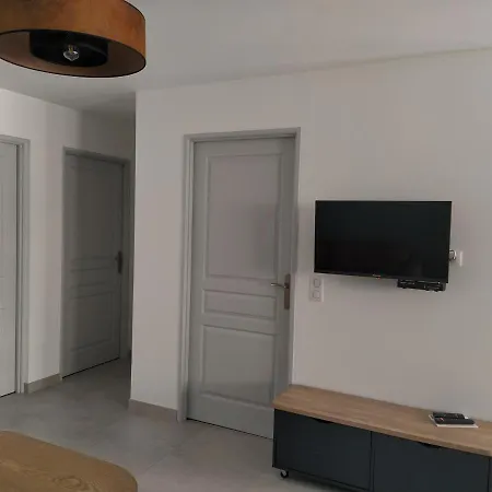 Appartement Moderne Dans Village De Charme Salviac Exterior photo